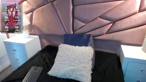 Snapshot of sophiaa_7 chatting on November 6, 3:02 pm Sophi online show from November 6, 3:02 pm