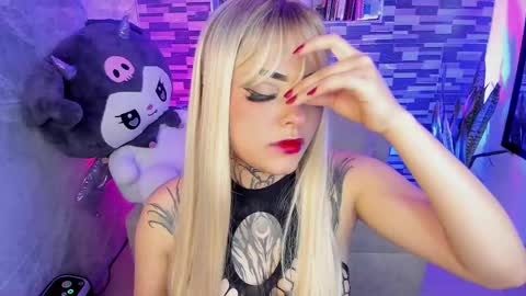 Snapshot of sophiaa_cherry chatting on October 12, 11:59 pm Sophia online show from October 12, 11:59 pm
