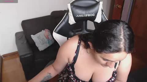sophiaa_vega_ online show from April 24, 12:07 pm
