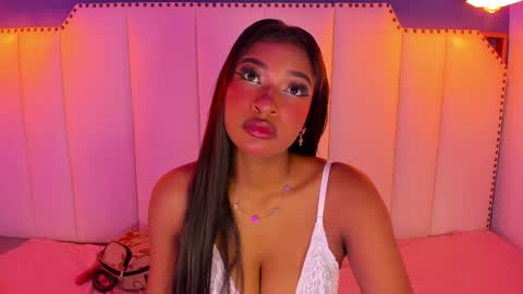 Snapshot of sophiabloss chatting on January 14, 12:11 pm Sophie online show from January 14, 12:11 pm