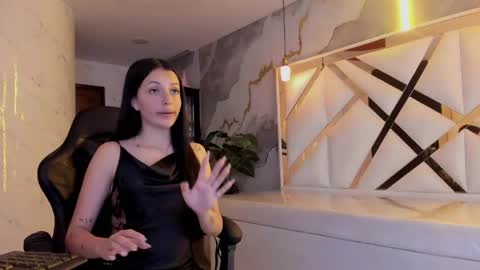 Snapshot of sophiadoll_tf chatting on May 20, 9:43 pm sophiadoll_tf online show from May 20, 9:43 pm