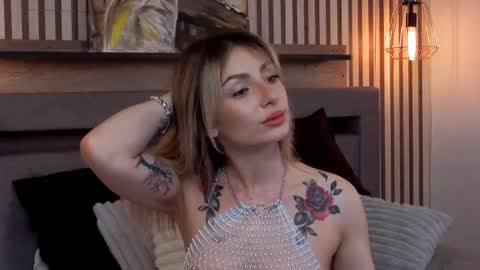 Sophia Lace online show from June 3, 3:20 am