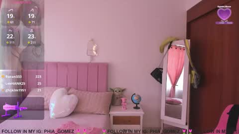 Snapshot of sophiaparker_ chatting on February 5, 3:20 pm online show from February 5, 3:20 pm