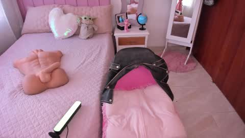 Snapshot of sophiaparker_ chatting on February 18, 11:33 am online show from February 18, 11:33 am