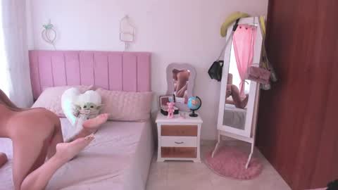 Snapshot of sophiaparker_ chatting on February 25, 2:33 pm online show from February 25, 2:33 pm