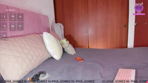 Snapshot of sophiaparker_ chatting on November 12, 11:43 am online show from November 12, 11:43 am