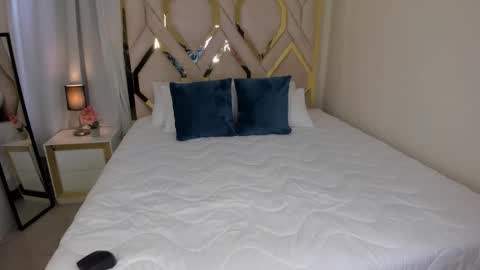 Snapshot of sophiaparker_ chatting on December 2, 2:34 pm online show from December 2, 2:34 pm