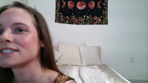 Snapshot of sophiaskyee444 chatting on June 17, 2:03 am sophiaskyee444 online show from June 17, 2:03 am