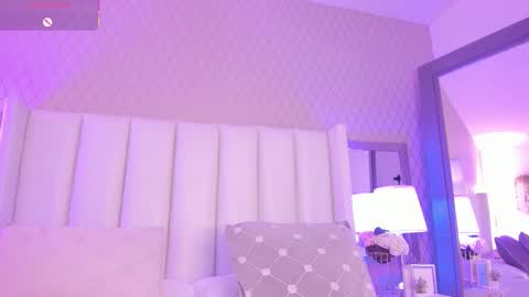 Snapshot of sophiasmiths_ chatting on November 18, 10:14 pm SophiaSmiths online show from November 18, 10:14 pm