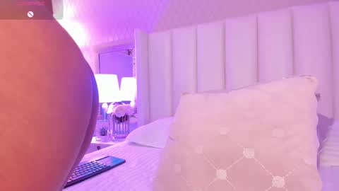 Snapshot of sophiasmiths_ chatting on November 21, 11:25 pm SophiaSmiths online show from November 21, 11:25 pm