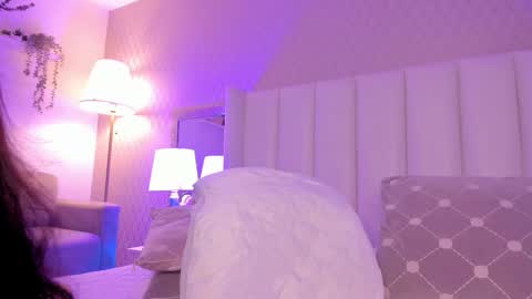 Snapshot of sophiasmiths_ chatting on December 13, 9:42 pm SophiaSmiths online show from December 13, 9:42 pm