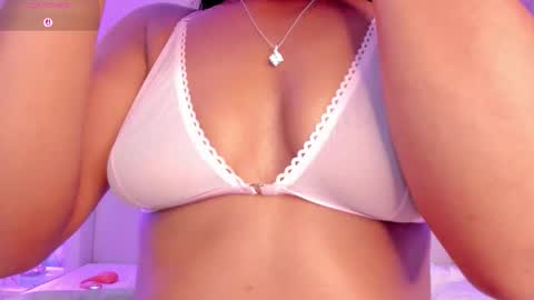 Snapshot of sophiasmiths_ chatting on December 14, 1:05 pm SophiaSmiths online show from December 14, 1:05 pm