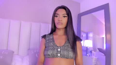 SophiaSmiths online show from August 4, 12:25 am