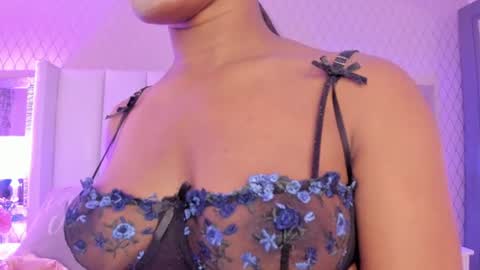 SophiaSmiths online show from August 7, 7:38 pm