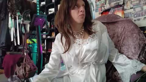 Snapshot of sophie198013 chatting on April 20, 3:48 pm Sophie Satin1980 online show from April 20, 3:48 pm