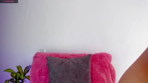 Snapshot of sophie_001 chatting on December 18, 7:52 pm  Sophie  online show from December 18, 7:52 pm