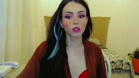 Snapshot of sophie_fantasy_hot chatting on December 13, 11:10 pm Sophie Fantasys online show from December 13, 11:10 pm