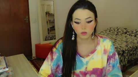 Snapshot of sophie_fantasy_hot chatting on June 4, 8:20 am Sophie Fantasys online show from June 4, 8:20 am