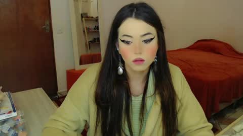 Snapshot of sophie_fantasy_hot chatting on June 8, 12:58 am Sophie Fantasys online show from June 8, 12:58 am