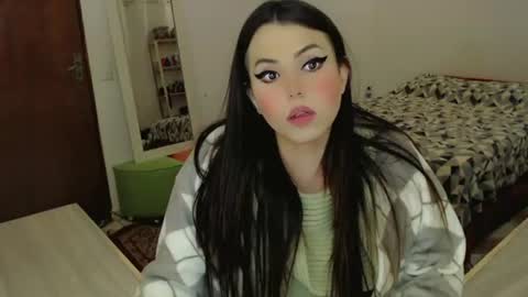 Sophie Fantasys online show from June 24, 5:17 am