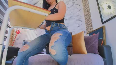 Snapshot of sophie_littles chatting on May 9, 1:38 pm Sophie online show from May 9, 1:38 pm