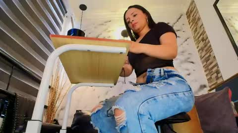 Snapshot of sophie_littles chatting on June 1, 11:56 am Sophie online show from June 1, 11:56 am