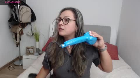 Snapshot of sophie_lopez1 chatting on December 8, 1:13 am Sofa online show from December 8, 1:13 am