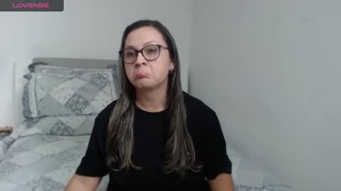 Snapshot of sophie_lopez1 chatting on January 28, 3:15 am Sofa online show from January 28, 3:15 am