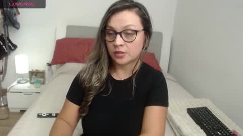 Snapshot of sophie_lopez1 chatting on February 27, 3:36 am Sofa online show from February 27, 3:36 am