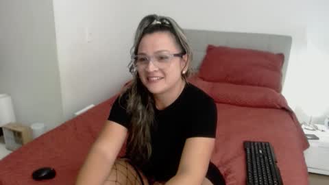 Snapshot of sophie_lopez1 chatting on October 11, 3:50 am Sofa online show from October 11, 3:50 am