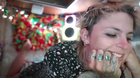 Snapshot of sophie_lovely chatting on February 26, 5:31 am derpy derpington online show from February 26, 5:31 am