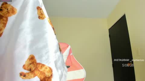 Snapshot of sophie_moo chatting on June 6, 2:00 pm Sophie online show from June 6, 2:00 pm