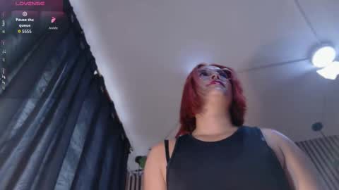 Snapshot of sophie_new25 chatting on September 11, 1:00 pm sophie_new25 online show from September 11, 1:00 pm