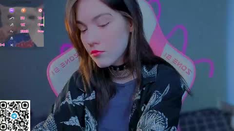 sophie_nomenal_ online show from April 30, 7:25 am