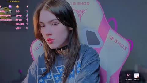 Snapshot of sophie_nomenal_ chatting on May 8, 8:47 pm sophie_nomenal_ online show from May 8, 8:47 pm