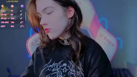 Snapshot of sophie_nomenal_ chatting on May 28, 1:30 pm sophie_nomenal_ online show from May 28, 1:30 pm