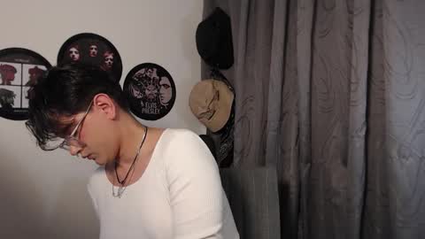 Snapshot of sophie_ross1 chatting on December 5, 12:30 am sophie_ross1 online show from December 5, 12:30 am