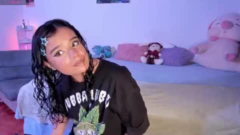 Snapshot of sophie_t_ chatting on June 25, 5:07 am Sofia online show from June 25, 5:07 am