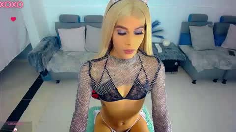 sophie_vall online show from January 19, 2:15 am