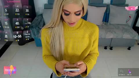 sophie_vall online show from April 1, 9:34 pm