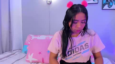 sophie_w1 online show from November 15, 12:34 pm