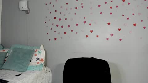 sophie_w1 online show from April 23, 12:15 pm