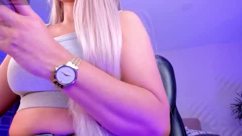 Sophie online show from November 24, 1:27 am