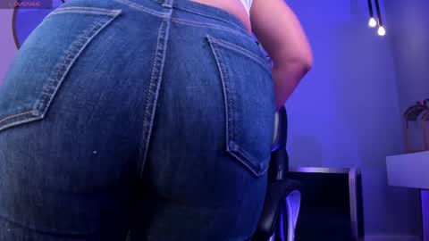 Snapshot of sophiebarnett_ chatting on May 17, 1:29 pm Sophie online show from May 17, 1:29 pm
