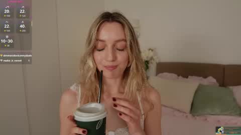 sophiebelll online show from June 6, 11:26 am