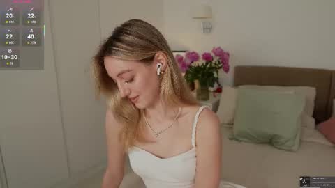 sophiebelll online show from June 12, 9:19 am