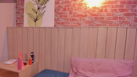 Snapshot of sophiebenson_ chatting on December 6, 3:22 pm Sophie online show from December 6, 3:22 pm