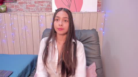 Snapshot of sophiebenson_ chatting on December 11, 12:34 pm Sophie online show from December 11, 12:34 pm