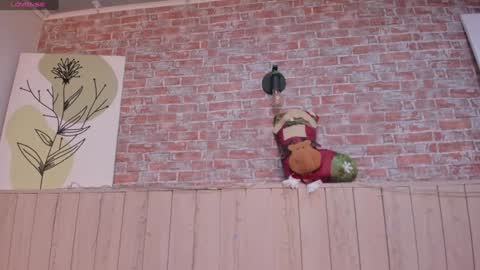 Snapshot of sophiebenson_ chatting on December 11, 3:37 pm Sophie online show from December 11, 3:37 pm