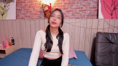 Snapshot of sophiebenson_ chatting on December 28, 12:13 pm Sophie online show from December 28, 12:13 pm